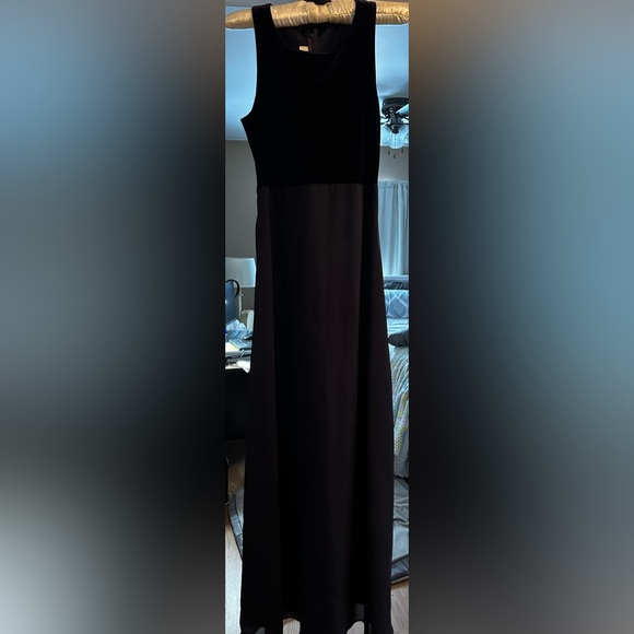 Dress for sale. Worn once - Picture 3 of 3